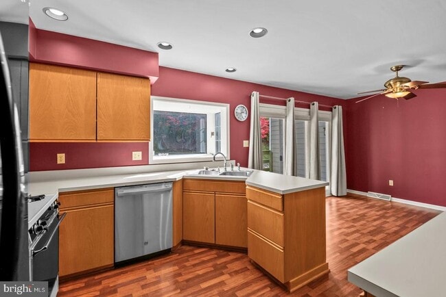 Building Photo - 1913 Meadow Ln