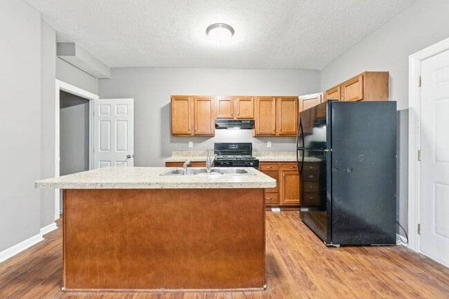 Building Photo - 274 E Barthman Ave