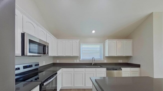 Building Photo - FOR RENT NOW