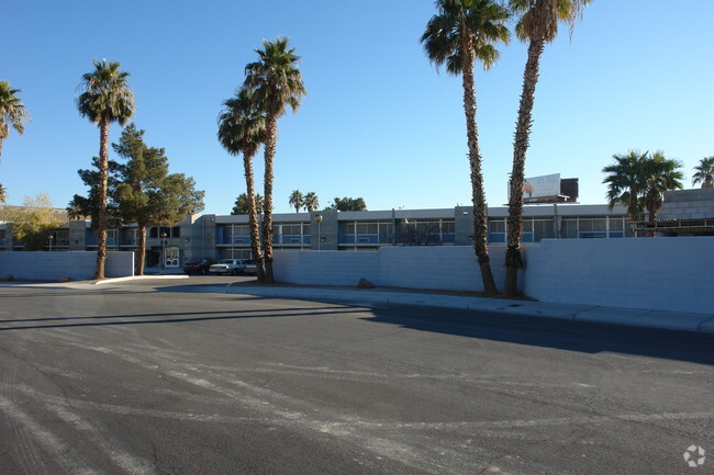 Building Photo - 336 N 10th St