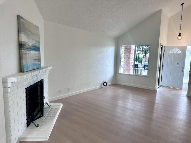 Building Photo - 4507-4507 Zachary Way