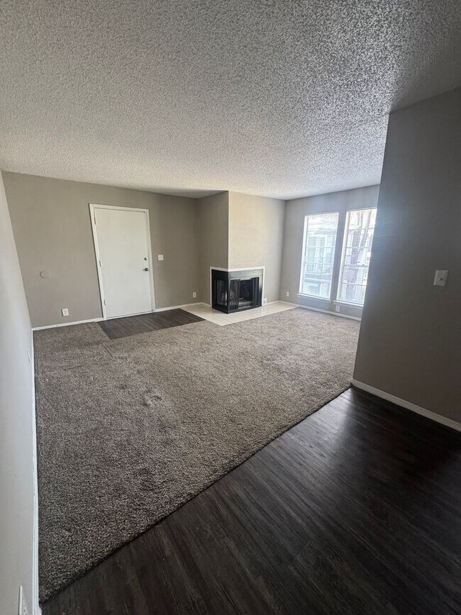 Building Photo - 2417 E 55th Pl