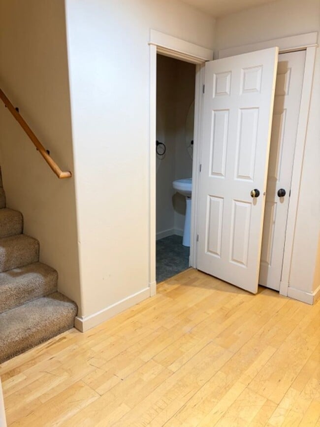 Building Photo - 3 Bedrooms 2 1/2 Bathroom Bozeman Townhouse - Great Location