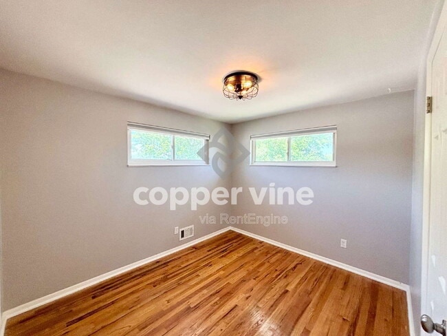 Building Photo - 6628 Eaton St