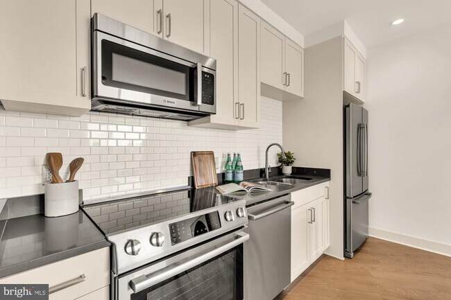 Building Photo - 2550 17th St NW