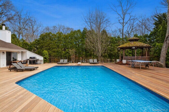 Building Photo - 2 Acorn Path