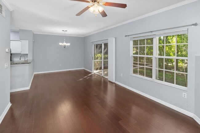 Building Photo - Luxurious 1 Bed / 1 Bath Condo in The Link...