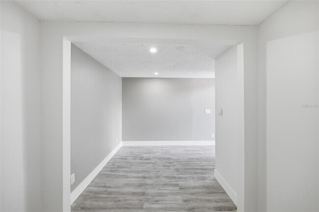 Building Photo - 7210 Valrie Ln
