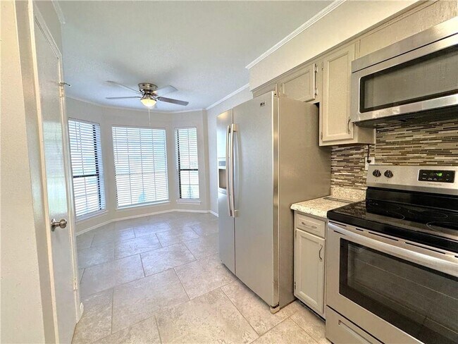 Building Photo - 5900 Grelot Rd