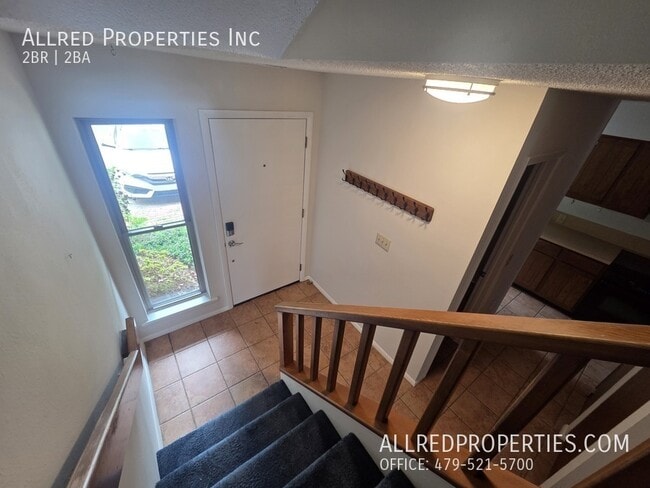 Building Photo - 2588 E Sweetbriar Dr