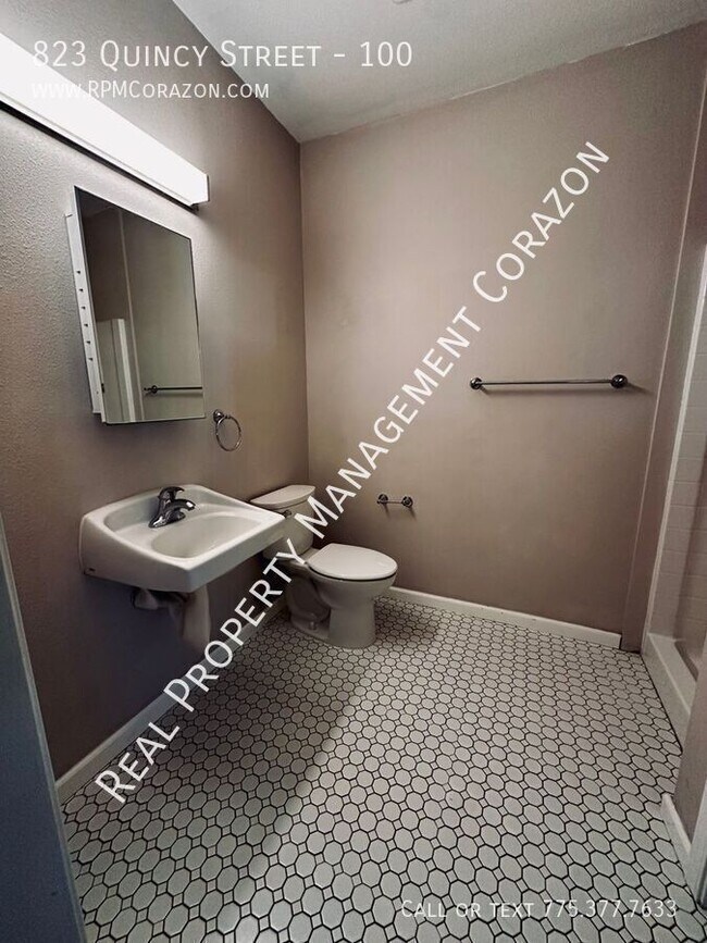 Building Photo - 1 bedroom downstairs apartment w/washer & ...