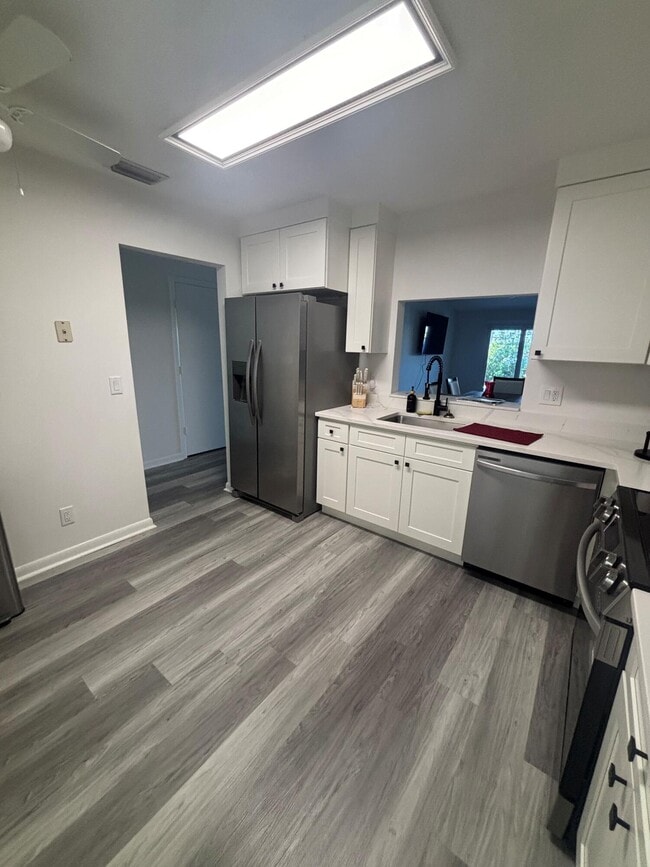 Building Photo - 620 Southwind Cir