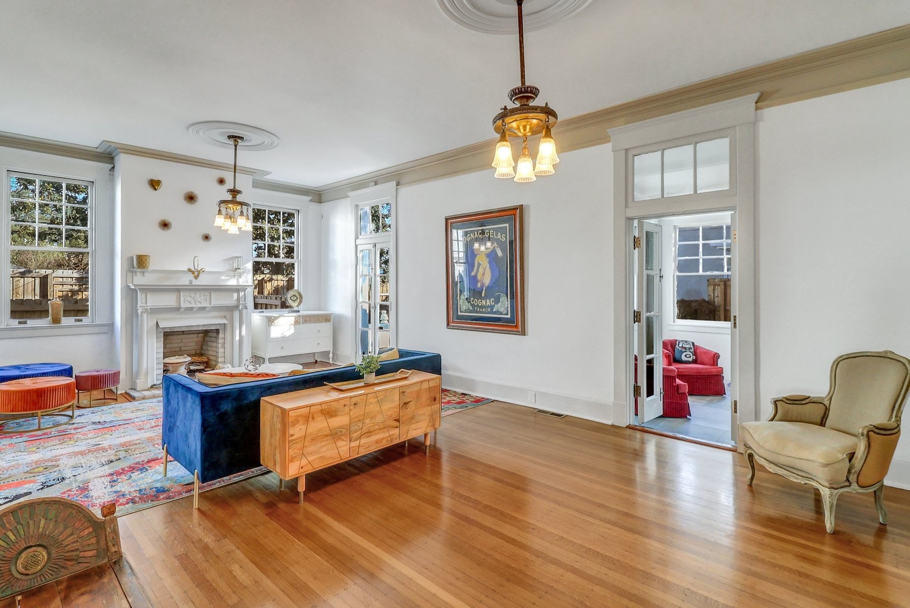 Building Photo - 602 E Victory Dr