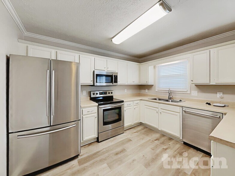 Building Photo - 5013 Claude Dr