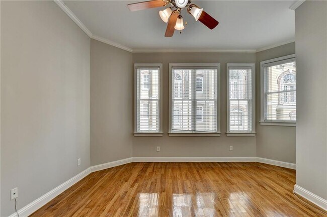 Building Photo - 813 Clifton Heights Ln NE