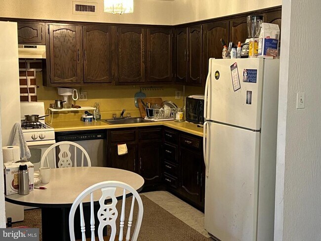 Building Photo - 809 Red Lion Rd