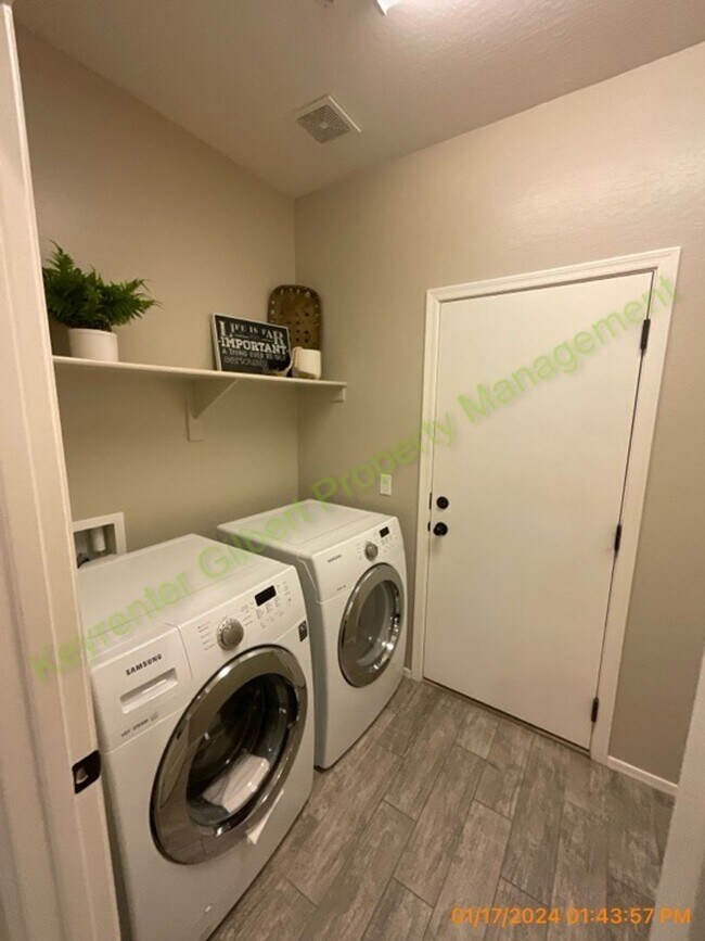 Building Photo - 3 bed/2.5 bath Condo in Gilbert’s Lofts in...