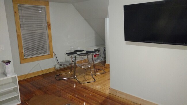 Building Photo - 12 Bennett St