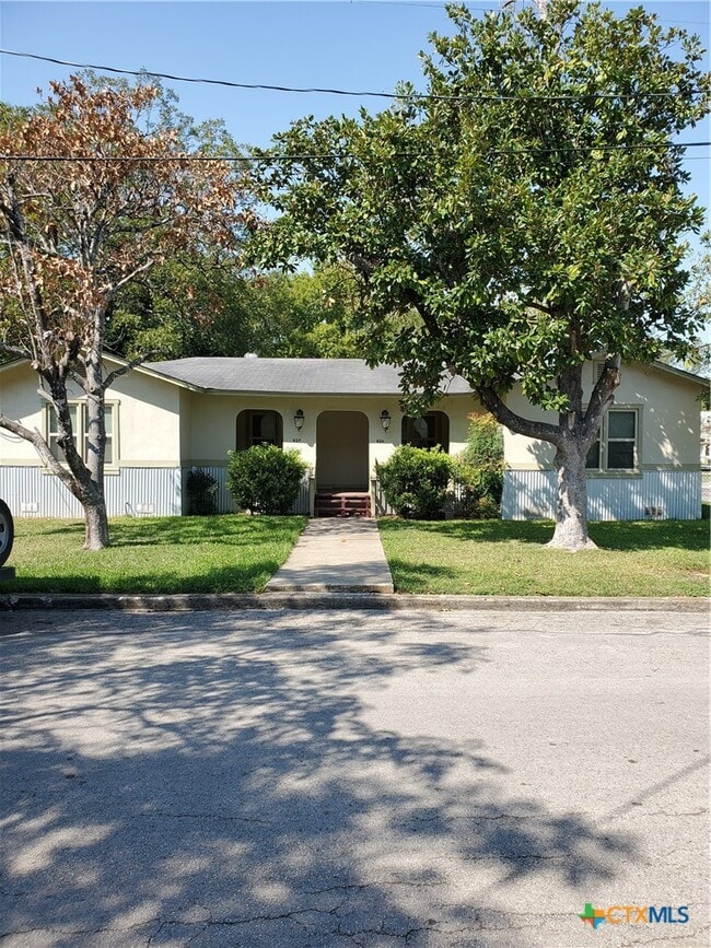 Building Photo - 826 N Bowie St