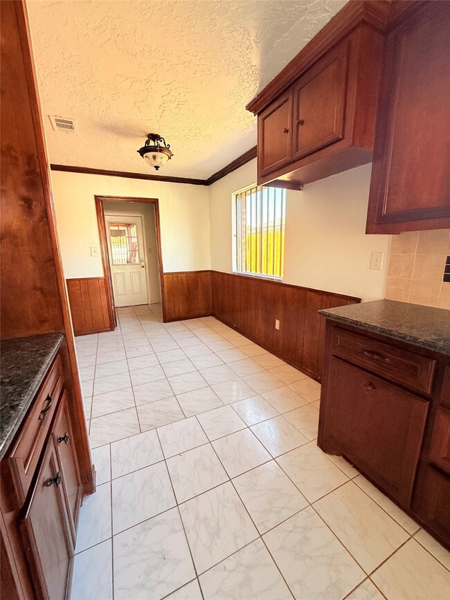 Building Photo - 12335 Huntington Field Dr