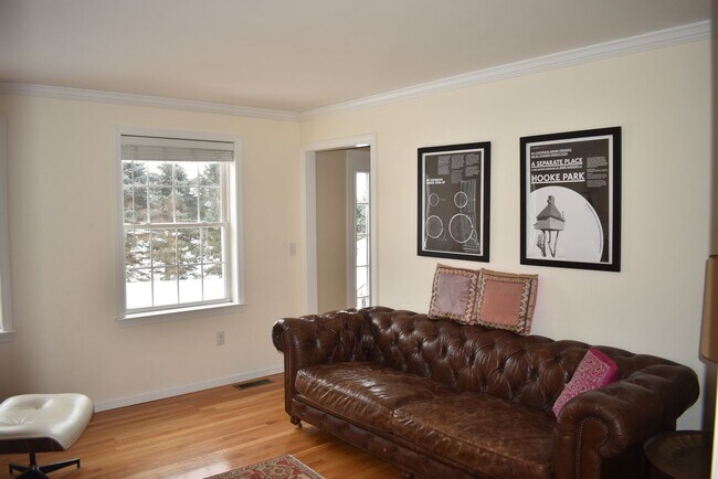 Building Photo - 4 Bed, 2.5 Bath House