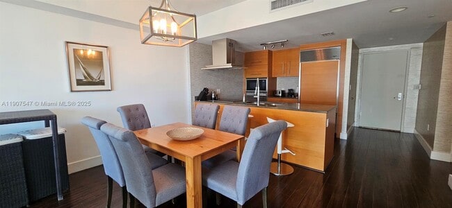 Building Photo - 495 Brickell Ave