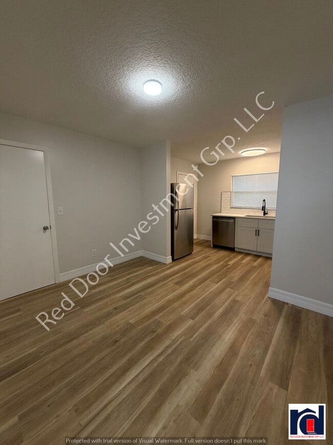 Building Photo - **MOVE IN SPECIAL** Renovated Spacious 2/2~w/All-in One Washer/Dryer & New AC~Deland