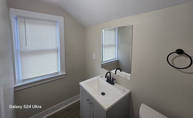 Building Photo - Beautifully Renovated 3-Bedroom Home – We ...