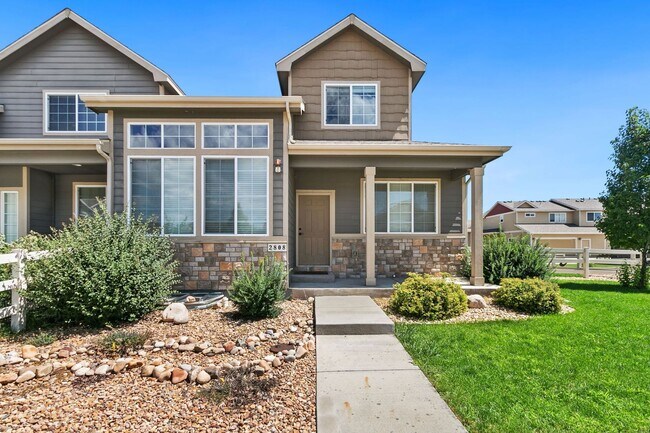 Building Photo - 3 Bedroom, 4 Bathroom, 2-Car Garage in Rig...