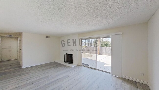 Building Photo - Updated 4Bd 2Ba Home in Tustin