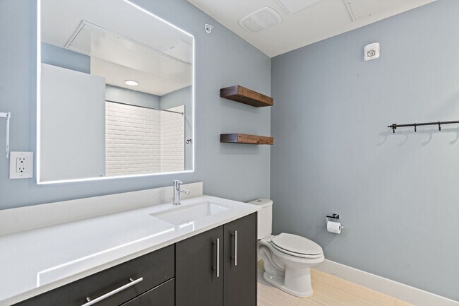Building Photo - Beautiful 2 Bedroom 2 Bath Condo in the Heart of Rino District!