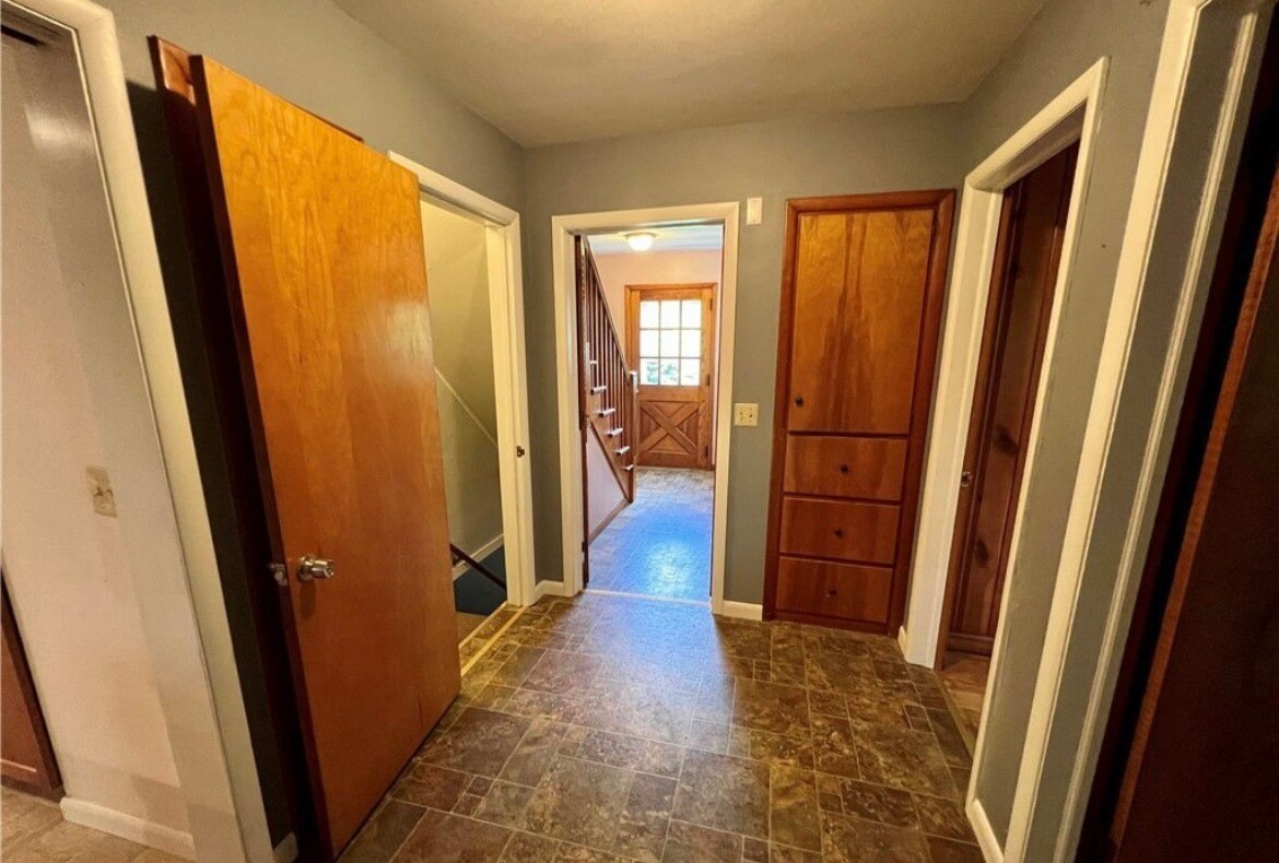 Building Photo - 4 Pinecrest Dr