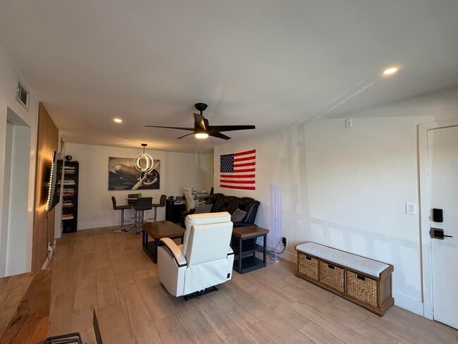 Building Photo - 180 Cypress Club Dr