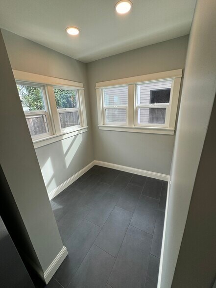 Building Photo - 1507 N Prospect ST