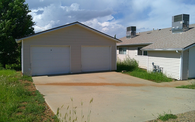 Building Photo - 3818 Vickie Ct