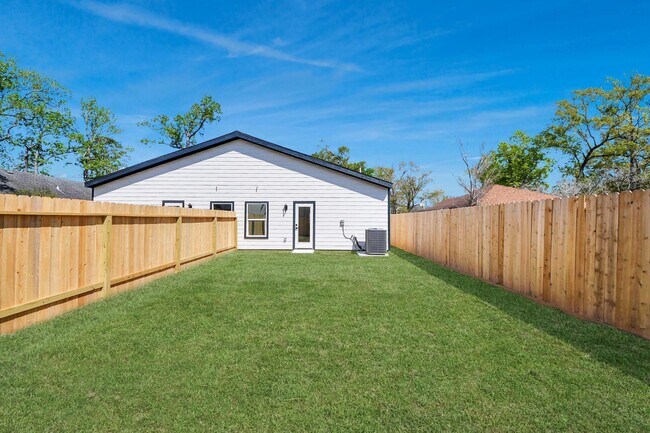 Building Photo - 8106 Locksley Rd