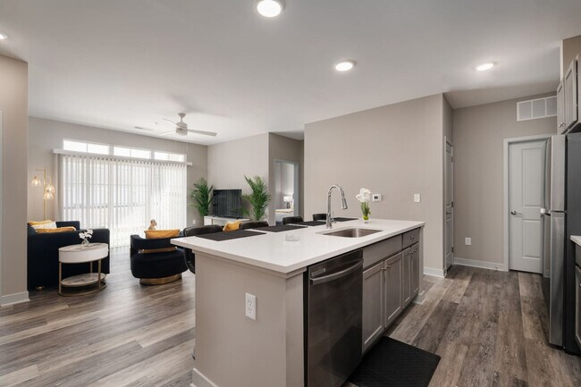 Building Photo - 5825 Sunset Wy