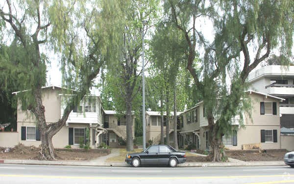 Building Photo - 10417-10423 Riverside Dr