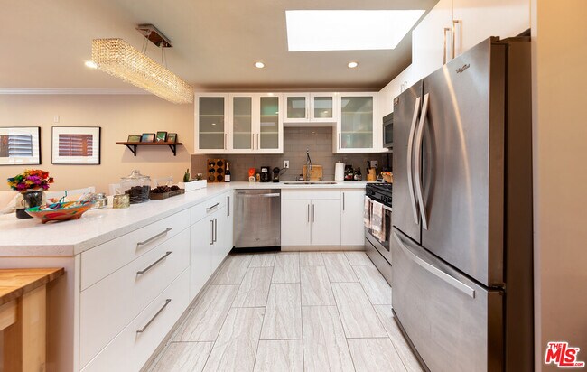 Building Photo - 938 Palm Ave