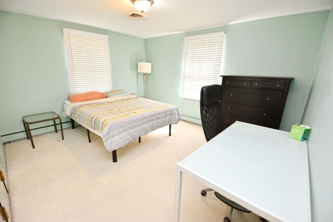 Building Photo - 3 bedroom 2 bath ranch style home in South Bend IN