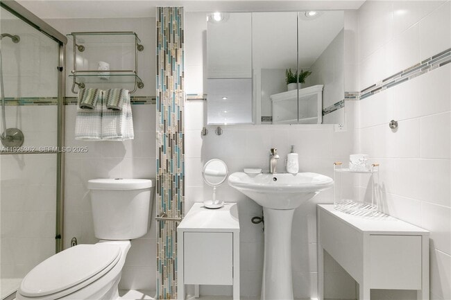 Building Photo - 1900 N Victoria Park Rd