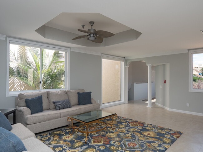 Building Photo - Luxury Furnished Longboat Key Retreat with Private Beach Club Access & Golf Course Views Remodele...