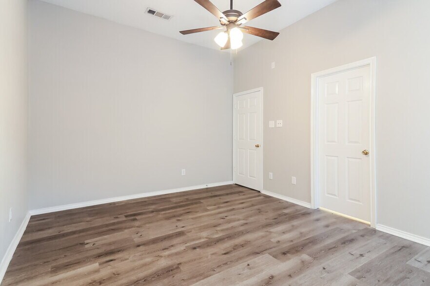 Building Photo - 138 Woodcreek Dr