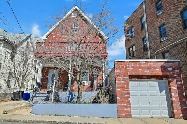 Building Photo - 30 Columbia Terrace