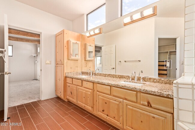 Building Photo - 16411 N Skyridge Ln