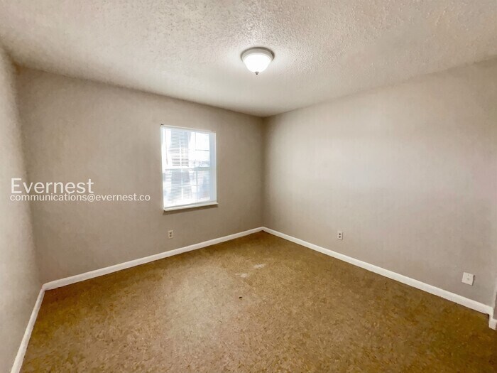 Building Photo - 3062 St Paul Dr