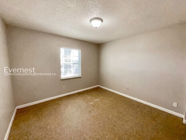 Building Photo - 3062 St Paul Dr