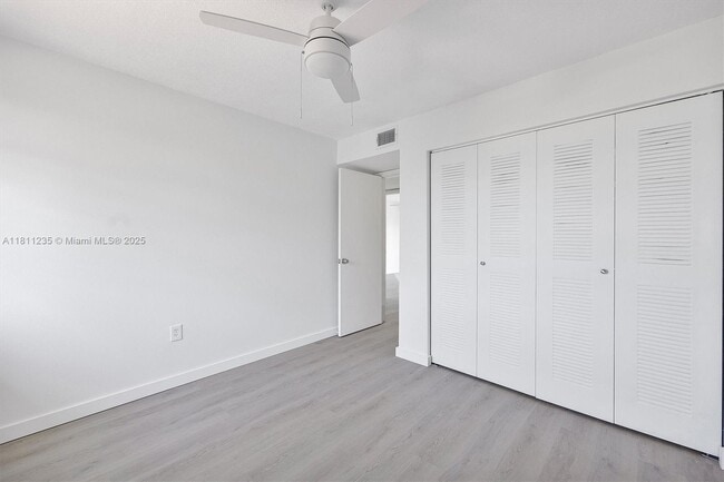 Building Photo - 3809 SW 82nd Ave