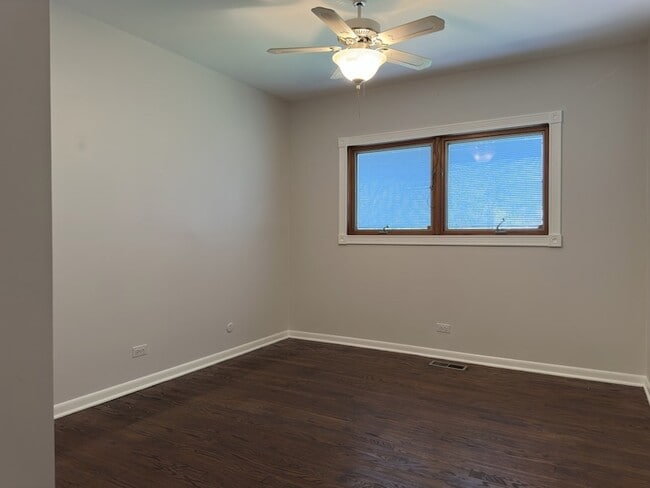 Building Photo - 1920 E Peachtree Dr