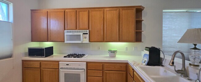 Building Photo - 74594 Moss Rose Dr